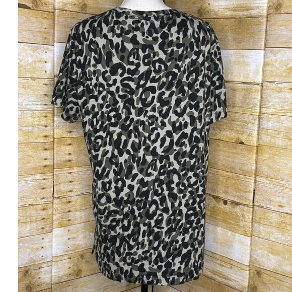 PINK VICTORIA'S SECRET OVERSIZED ANIMAL PRINT CASUAL EVERYDAY CREWNECK T-SHIRT - Picture 3 of 3